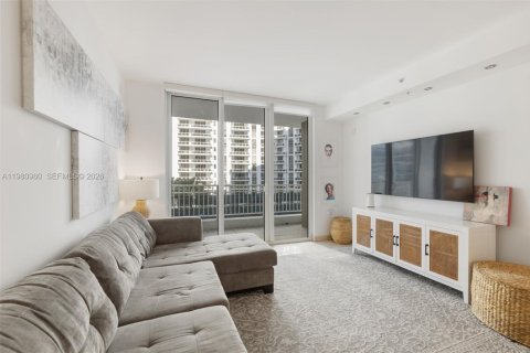 Condominio en alquiler en Miami, Florida, 1 dormitorio, 80.17 m2 № 2043715 - foto 3