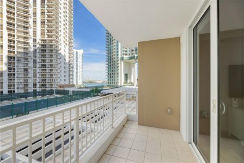 Condominio en alquiler en Miami, Florida, 1 dormitorio, 80.17 m2 № 2043715 - foto 13