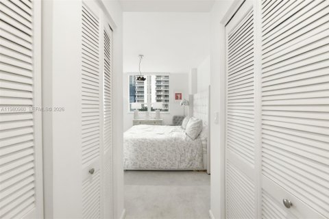 Condominio en alquiler en Miami, Florida, 1 dormitorio, 80.17 m2 № 2043715 - foto 10