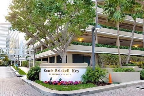 Condominio en alquiler en Miami, Florida, 1 dormitorio, 80.17 m2 № 2043715 - foto 18