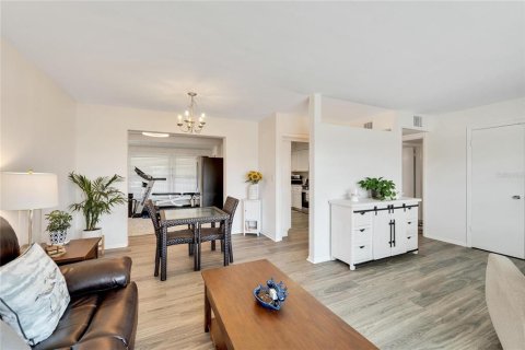 Casa en venta en Sun City Center, Florida, 2 dormitorios, 113.43 m2 № 2386403 - foto 8