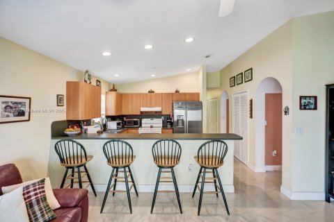 House in Miami, Florida 3 bedrooms, 158.49 sq.m. № 1947329 - photo 16