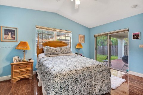House in Miami, Florida 3 bedrooms, 158.49 sq.m. № 1947329 - photo 29