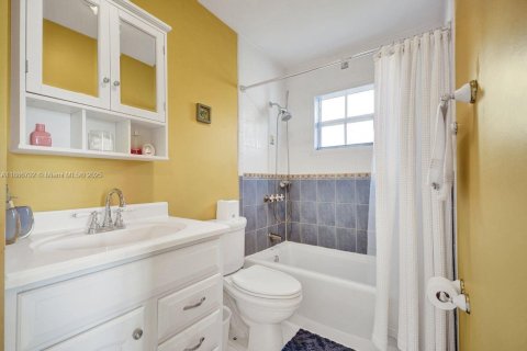 House in Miami, Florida 3 bedrooms, 158.49 sq.m. № 1947329 - photo 22