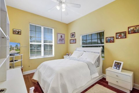 House in Miami, Florida 3 bedrooms, 158.49 sq.m. № 1947329 - photo 23