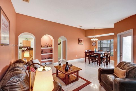 House in Miami, Florida 3 bedrooms, 158.49 sq.m. № 1947329 - photo 7