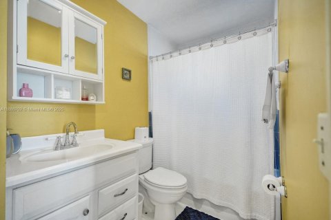 House in Miami, Florida 3 bedrooms, 158.49 sq.m. № 1947329 - photo 21