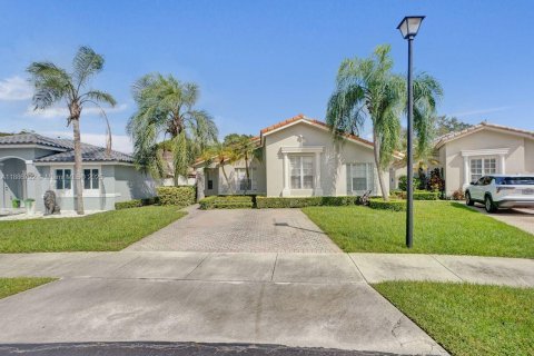 House in Miami, Florida 3 bedrooms, 158.49 sq.m. № 1947329 - photo 2