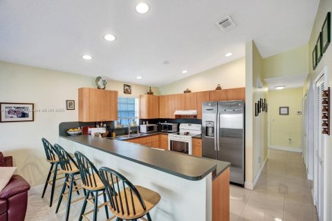 House in Miami, Florida 3 bedrooms, 158.49 sq.m. № 1947329 - photo 17