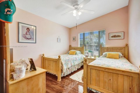 House in Miami, Florida 3 bedrooms, 158.49 sq.m. № 1947329 - photo 26