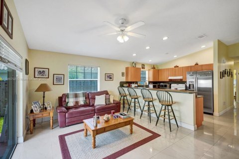 House in Miami, Florida 3 bedrooms, 158.49 sq.m. № 1947329 - photo 13