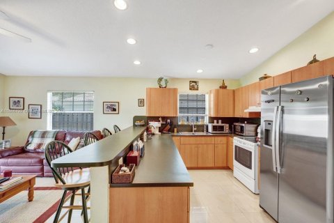 House in Miami, Florida 3 bedrooms, 158.49 sq.m. № 1947329 - photo 18