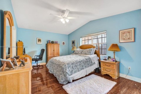 House in Miami, Florida 3 bedrooms, 158.49 sq.m. № 1947329 - photo 27