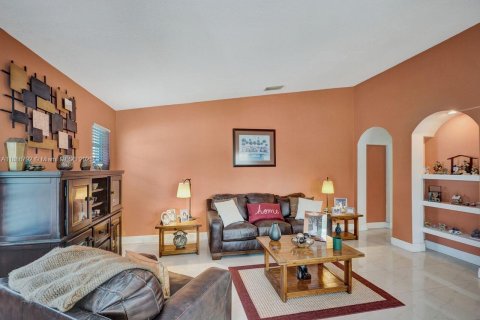 House in Miami, Florida 3 bedrooms, 158.49 sq.m. № 1947329 - photo 6