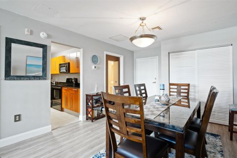 Condominio en venta en Hollywood, Florida, 2 dormitorios, 89.46 m2 № 1858932 - foto 11