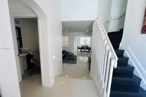 Villa ou maison à louer à Doral, Floride: 4 chambres, 205.96 m2 № 2051471 - photo 5