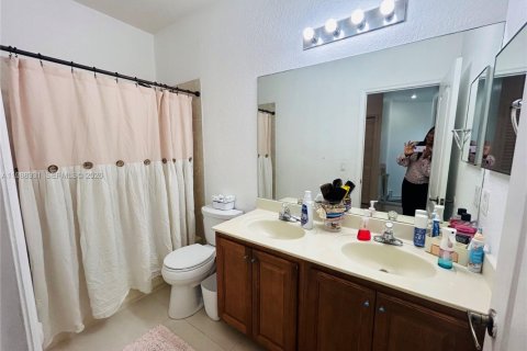 Villa ou maison à louer à Doral, Floride: 4 chambres, 205.96 m2 № 2051471 - photo 19