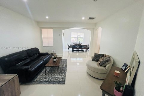 Villa ou maison à louer à Doral, Floride: 4 chambres, 205.96 m2 № 2051471 - photo 6