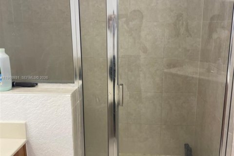 Villa ou maison à louer à Doral, Floride: 4 chambres, 205.96 m2 № 2051471 - photo 15