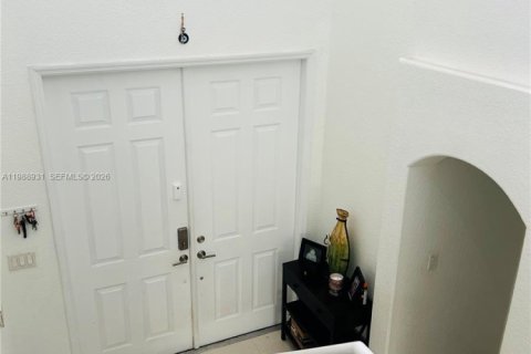 Villa ou maison à louer à Doral, Floride: 4 chambres, 205.96 m2 № 2051471 - photo 4