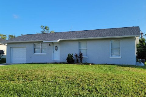 House in Englewood, Florida 3 bedrooms, 102.84 sq.m. № 1855820 - photo 1