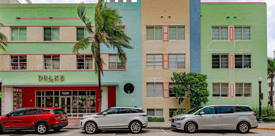 Condominio en Miami Beach, Florida, 2 dormitorios  № 2430127