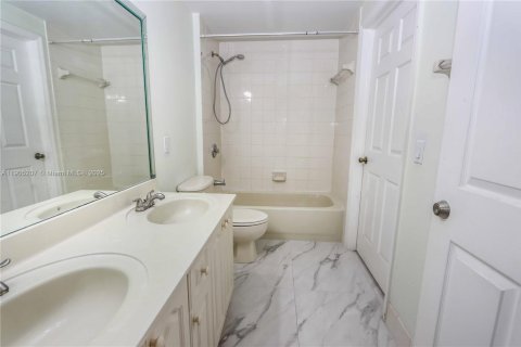 Снять в аренду кондоминиум в Дейви, Флорида 3 спальни, 115.85м2, № 1956113 - фото 10