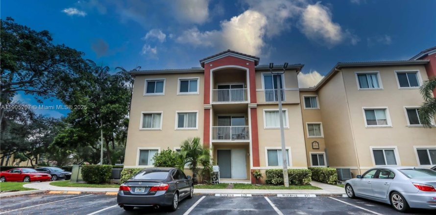 Кондоминиум с 3 спальнями в Дейви, Флорида № 1956113