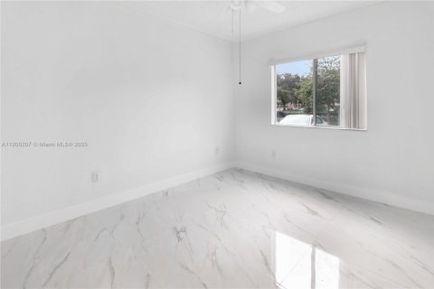 Снять в аренду кондоминиум в Дейви, Флорида 3 спальни, 115.85м2, № 1956113 - фото 9