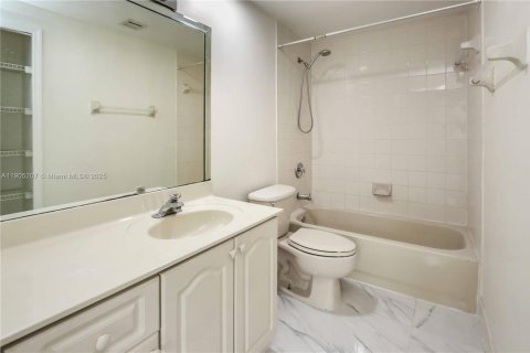 Снять в аренду кондоминиум в Дейви, Флорида 3 спальни, 115.85м2, № 1956113 - фото 8