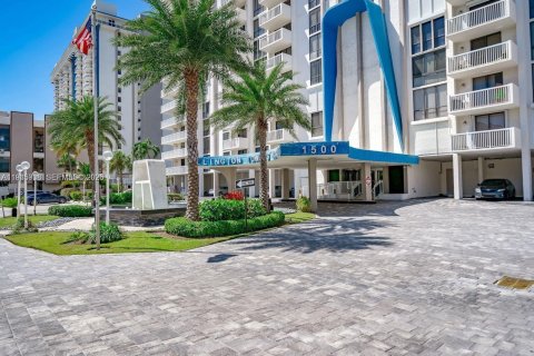 Copropriété à vendre à Hollywood, Floride: 2 chambres, 119.57 m2 № 2002541 - photo 18