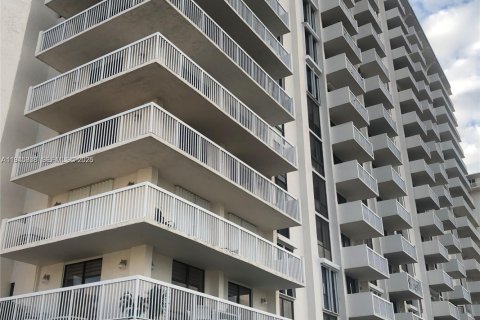 Copropriété à vendre à Hollywood, Floride: 2 chambres, 119.57 m2 № 2002541 - photo 19