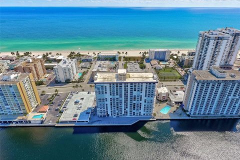 Condo à Hollywood, Floride, 2 chambres  № 2002541