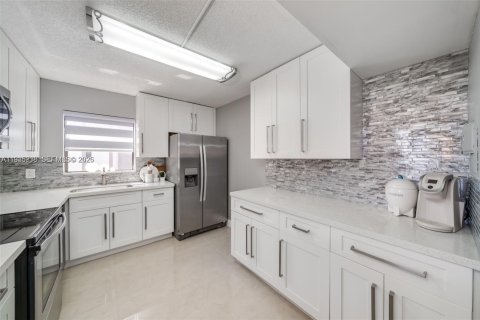 Copropriété à vendre à Hollywood, Floride: 2 chambres, 119.57 m2 № 2002541 - photo 11