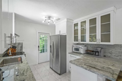 Купить виллу или дом в Майами-Шорс, Флорида 3 спальни, 140.75м2, № 1986970 - фото 30