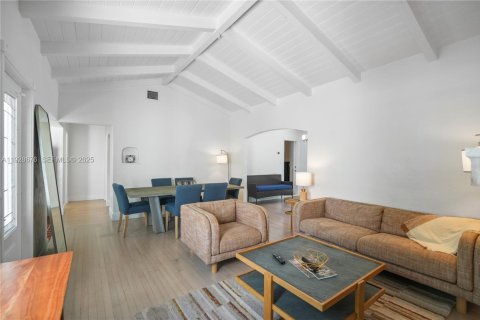 Купить виллу или дом в Майами-Шорс, Флорида 3 спальни, 140.75м2, № 1986970 - фото 23