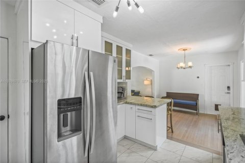 Купить виллу или дом в Майами-Шорс, Флорида 3 спальни, 140.75м2, № 1986970 - фото 29