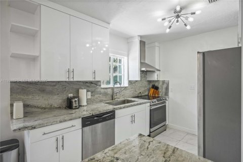 Купить виллу или дом в Майами-Шорс, Флорида 3 спальни, 140.75м2, № 1986970 - фото 8