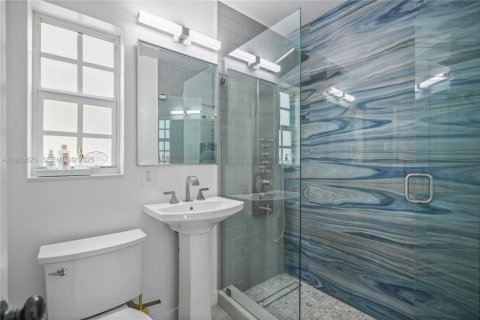 Купить виллу или дом в Майами-Шорс, Флорида 3 спальни, 140.75м2, № 1986970 - фото 12