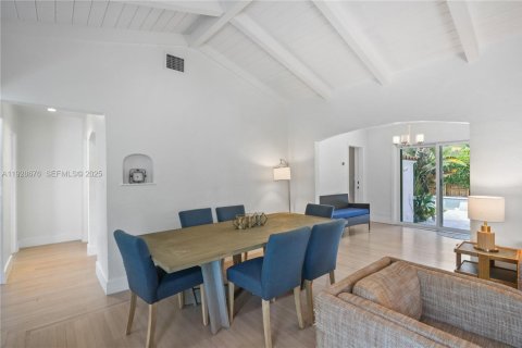 Купить виллу или дом в Майами-Шорс, Флорида 3 спальни, 140.75м2, № 1986970 - фото 26