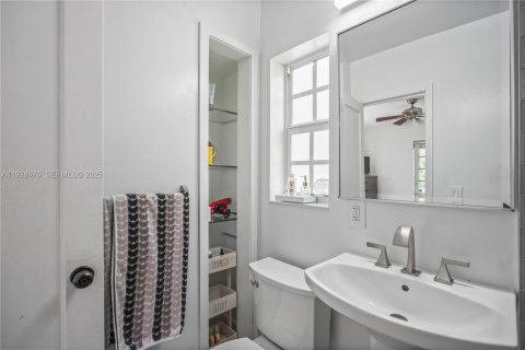 Купить виллу или дом в Майами-Шорс, Флорида 3 спальни, 140.75м2, № 1986970 - фото 13