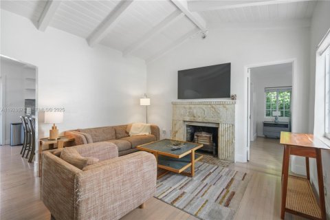 Купить виллу или дом в Майами-Шорс, Флорида 3 спальни, 140.75м2, № 1986970 - фото 24