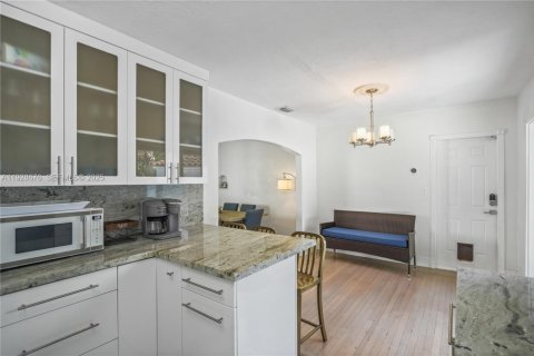 Купить виллу или дом в Майами-Шорс, Флорида 3 спальни, 140.75м2, № 1986970 - фото 27