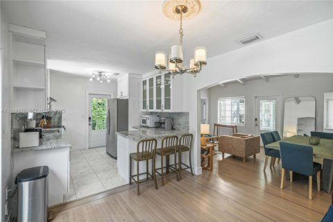 Купить виллу или дом в Майами-Шорс, Флорида 3 спальни, 140.75м2, № 1986970 - фото 2