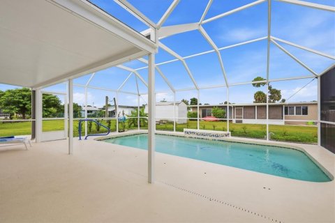 Villa ou maison à vendre à Port Charlotte, Floride: 2 chambres, 106.84 m2 № 2396724 - photo 4
