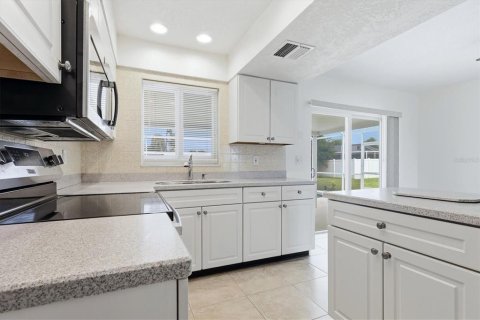Villa ou maison à vendre à Port Charlotte, Floride: 2 chambres, 106.84 m2 № 2396724 - photo 19