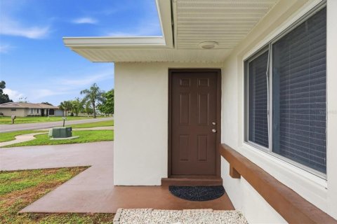 Villa ou maison à vendre à Port Charlotte, Floride: 2 chambres, 106.84 m2 № 2396724 - photo 8