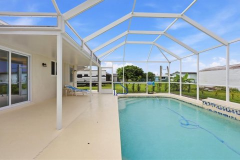 Villa ou maison à vendre à Port Charlotte, Floride: 2 chambres, 106.84 m2 № 2396724 - photo 6