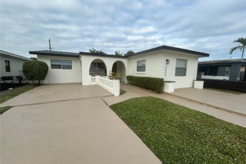 House in Hollywood, Florida 5 bedrooms, 232.26 sq.m. № 1998399