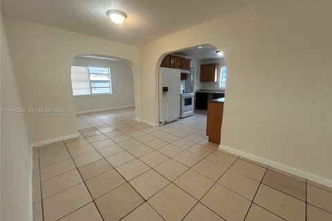 House in Hollywood, Florida 5 bedrooms, 232.26 sq.m. № 1998399 - photo 15